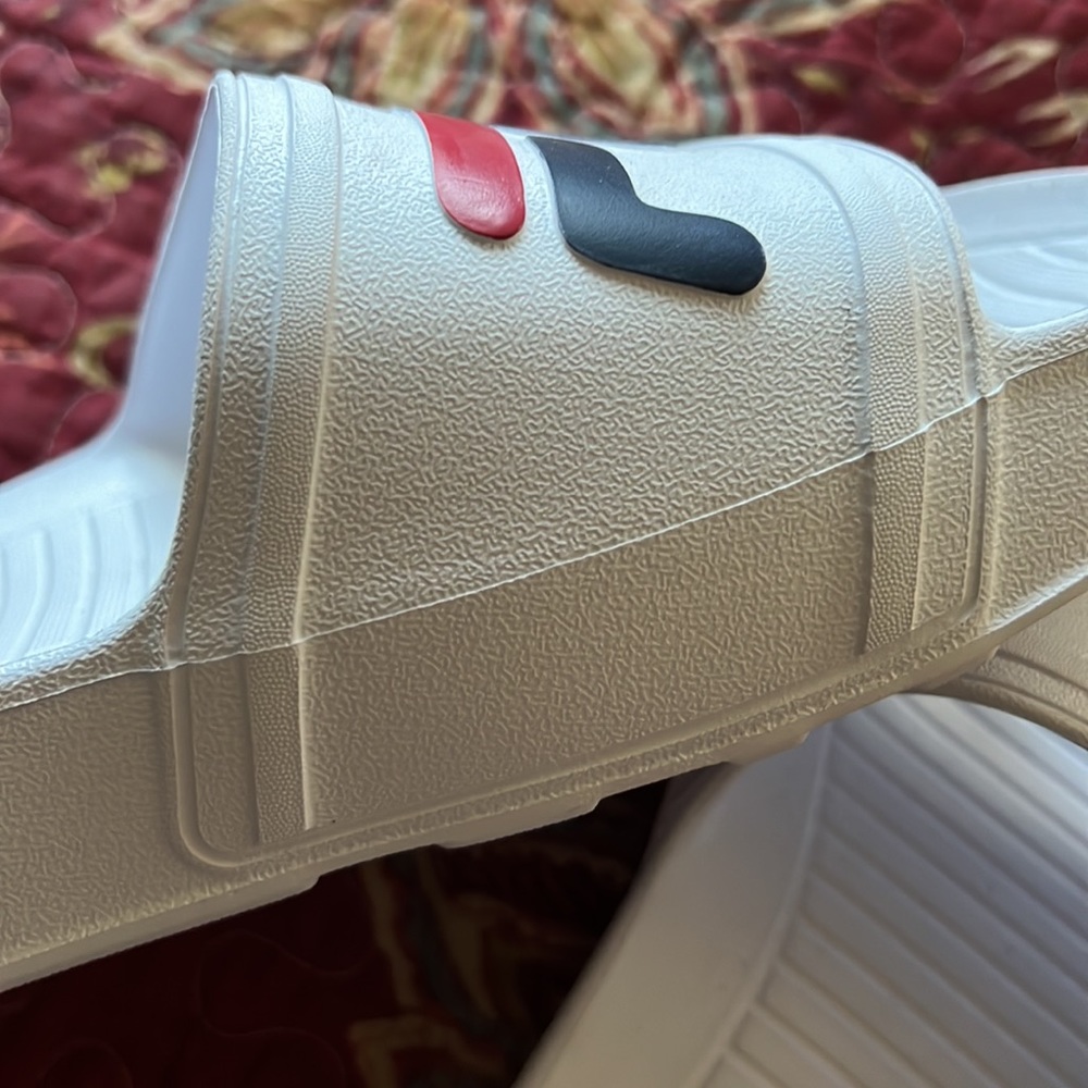Fila slides NWT size m/8, w/9 - Picture 9 of 10
